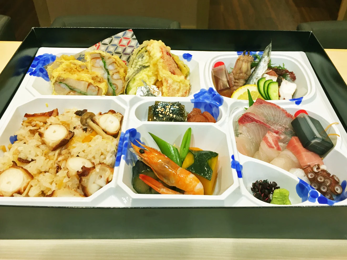 お持ち帰り用の弁当(2枚目)