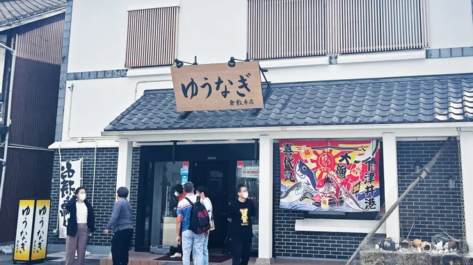 シンガポールからの団体のお客様のご来店の様子(1枚目)