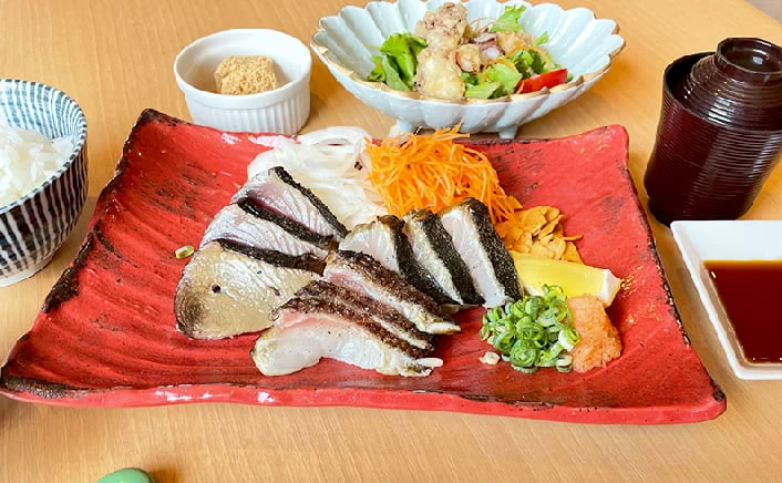 秋のいただきますスタンプラリーの特別メニュー 藁焼き三種食べ比べ定食